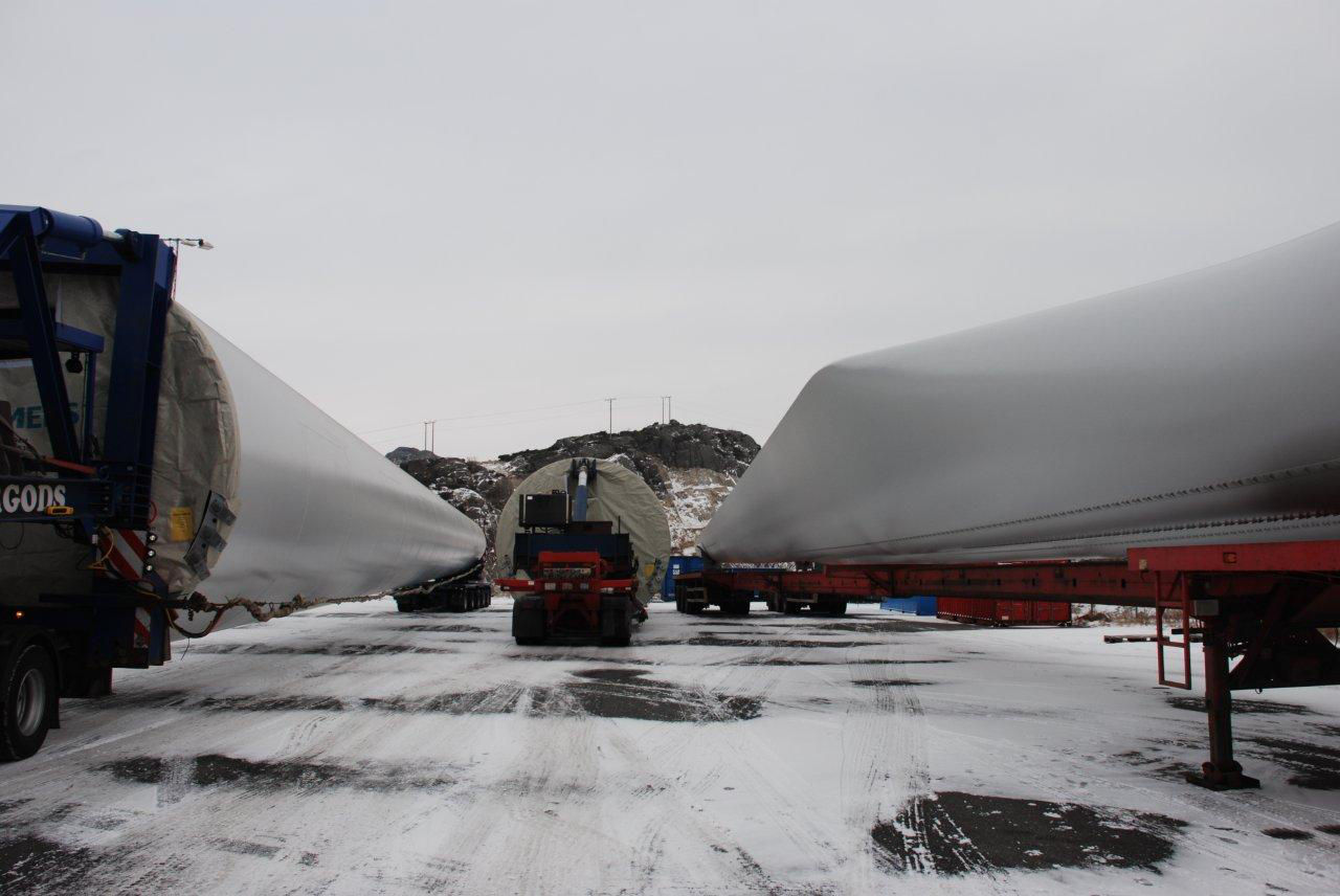 Dimensjonene er enorme. Bare turbinbladene er 45 meter. Turbintårnet kan være opptil 250 meter høyt. Foto fra Wikimedia
